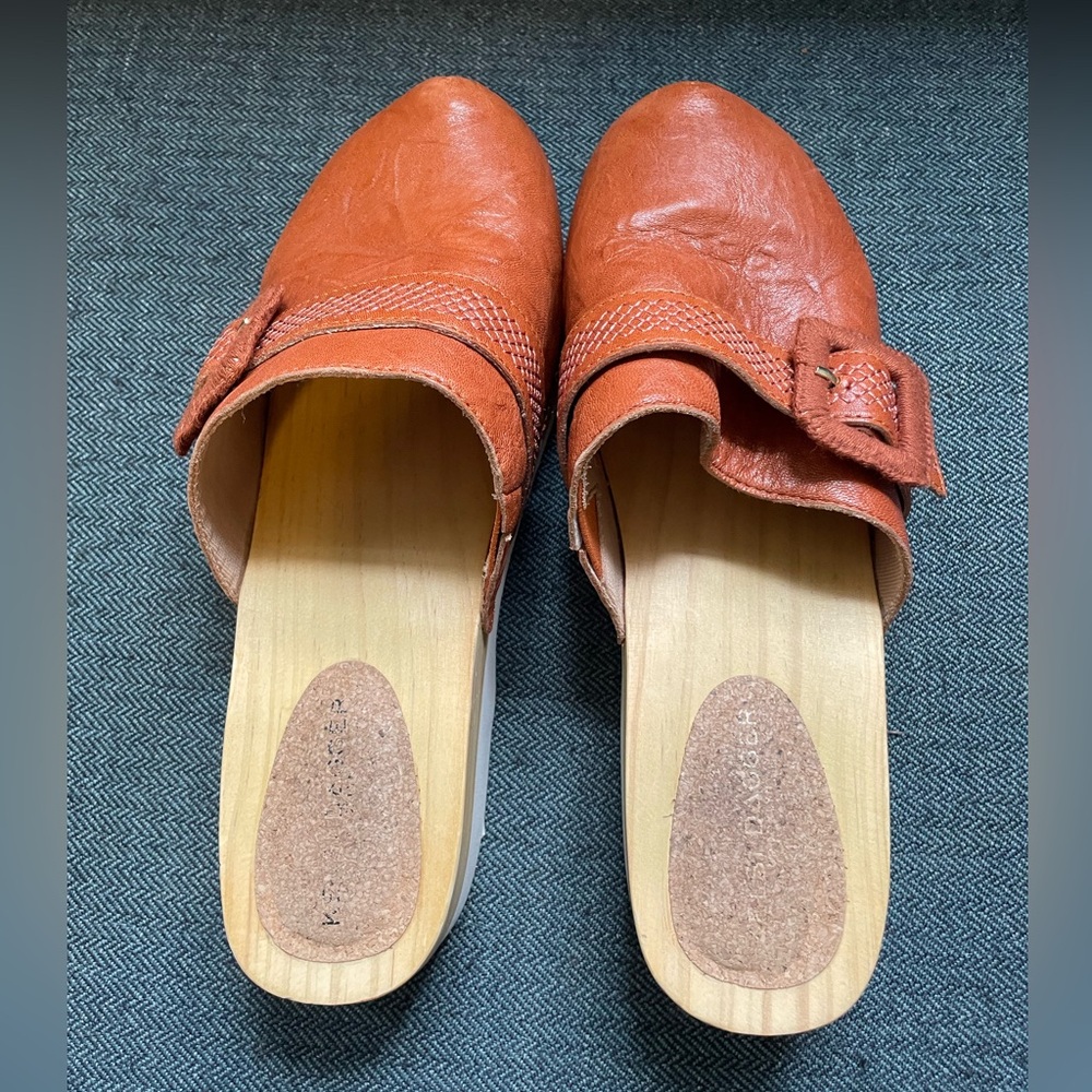 Kelsi Dagger Brooklyn Carve Mule Clog - Picture 7 of 10